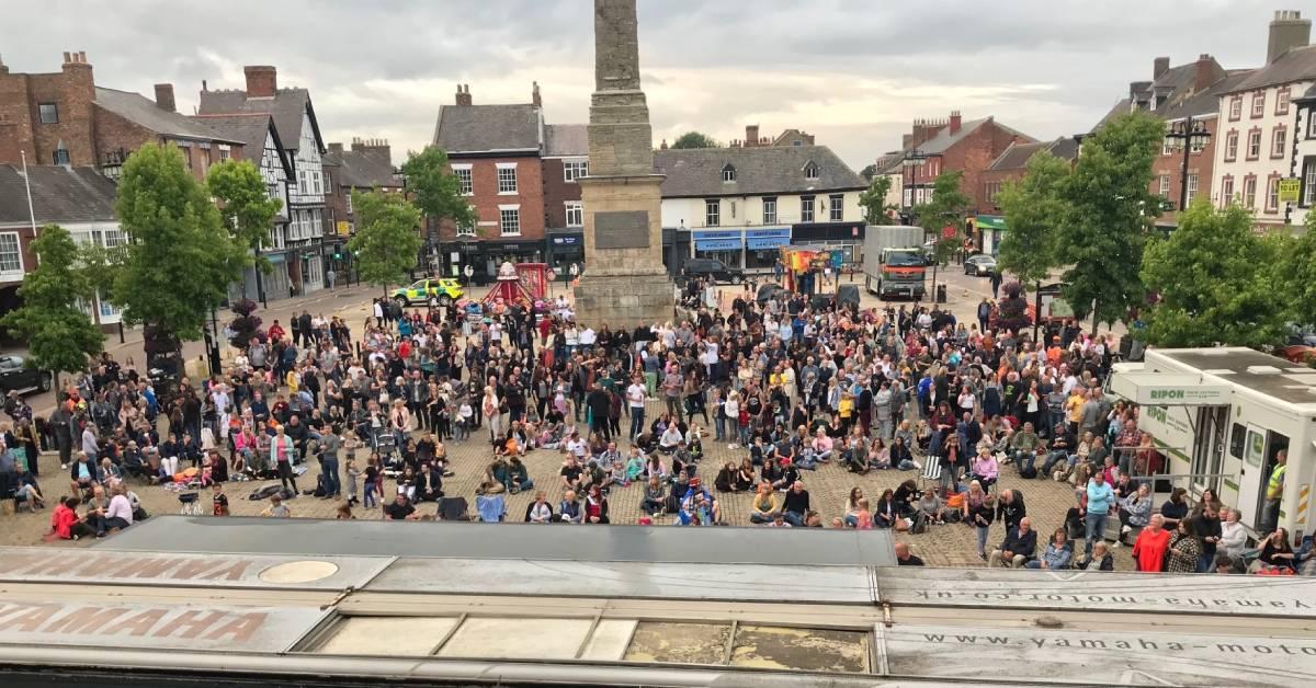 Crowds on Market square